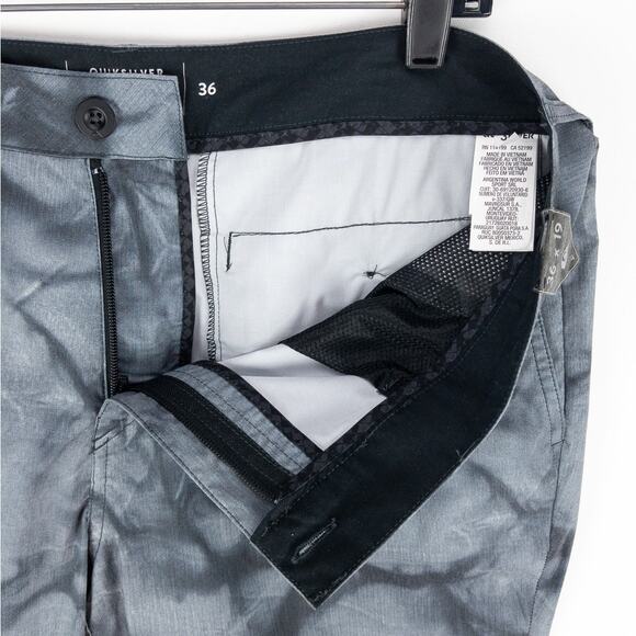 Quiksilver Amphibian Bermuda Shorts Men's 36x11 Gray Geometric Logo Poly Blend - Picture 6 of 12